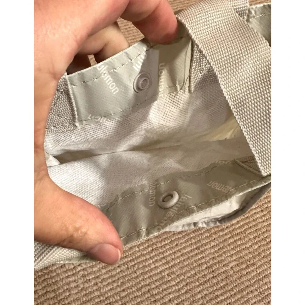 Lululemon small lunch Bag 100% Recycled Polypropylene 9